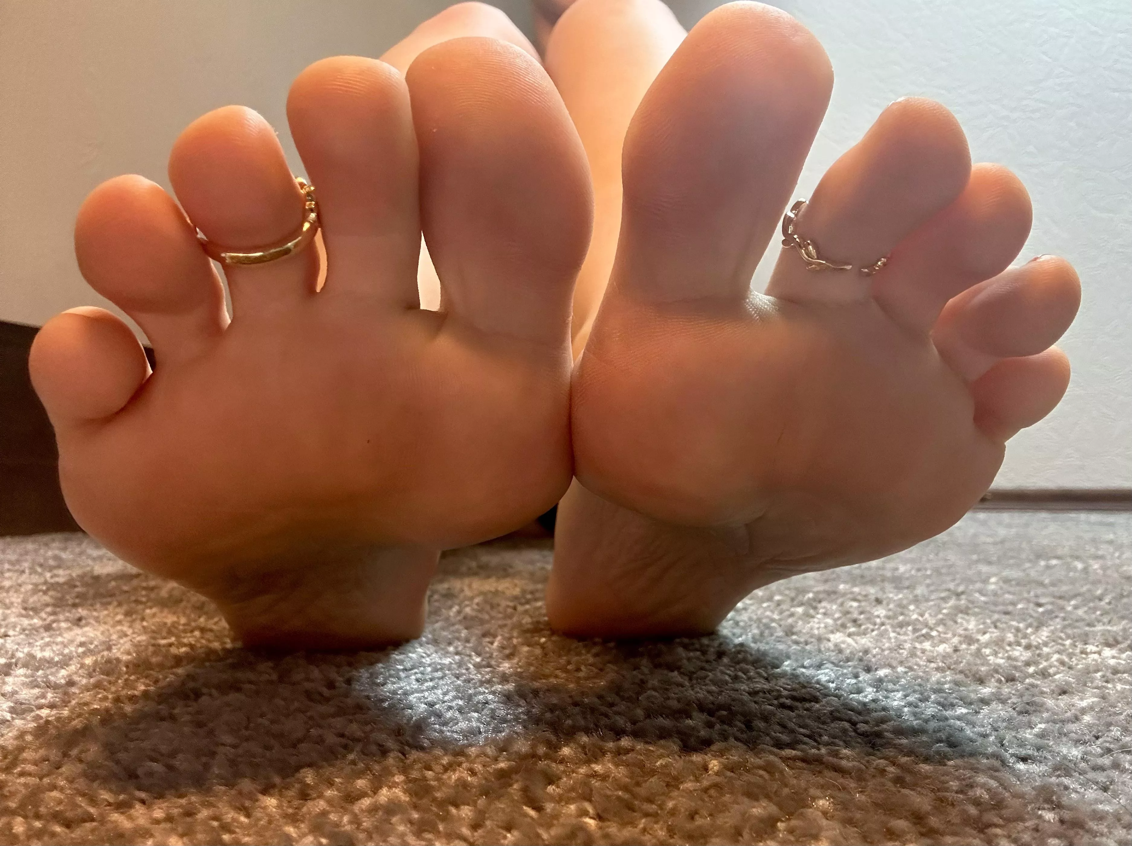 Come closer and take a sniff posted by BarefootGoddessBri