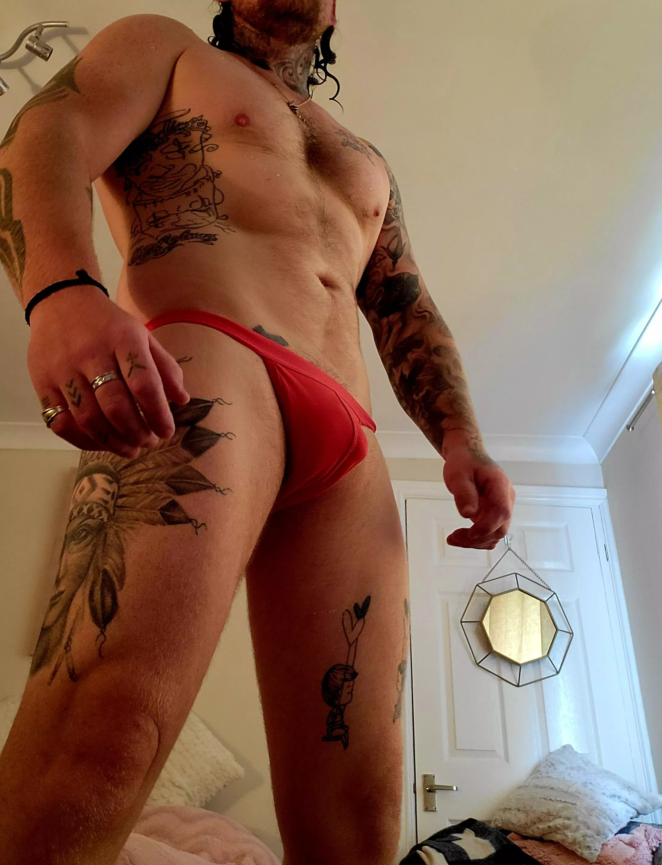 Do you like a daddy in red ?? posted by theguynextdoorr33