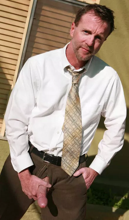 exposure (x-post: r/SuitedMen) posted by peludoporfavor