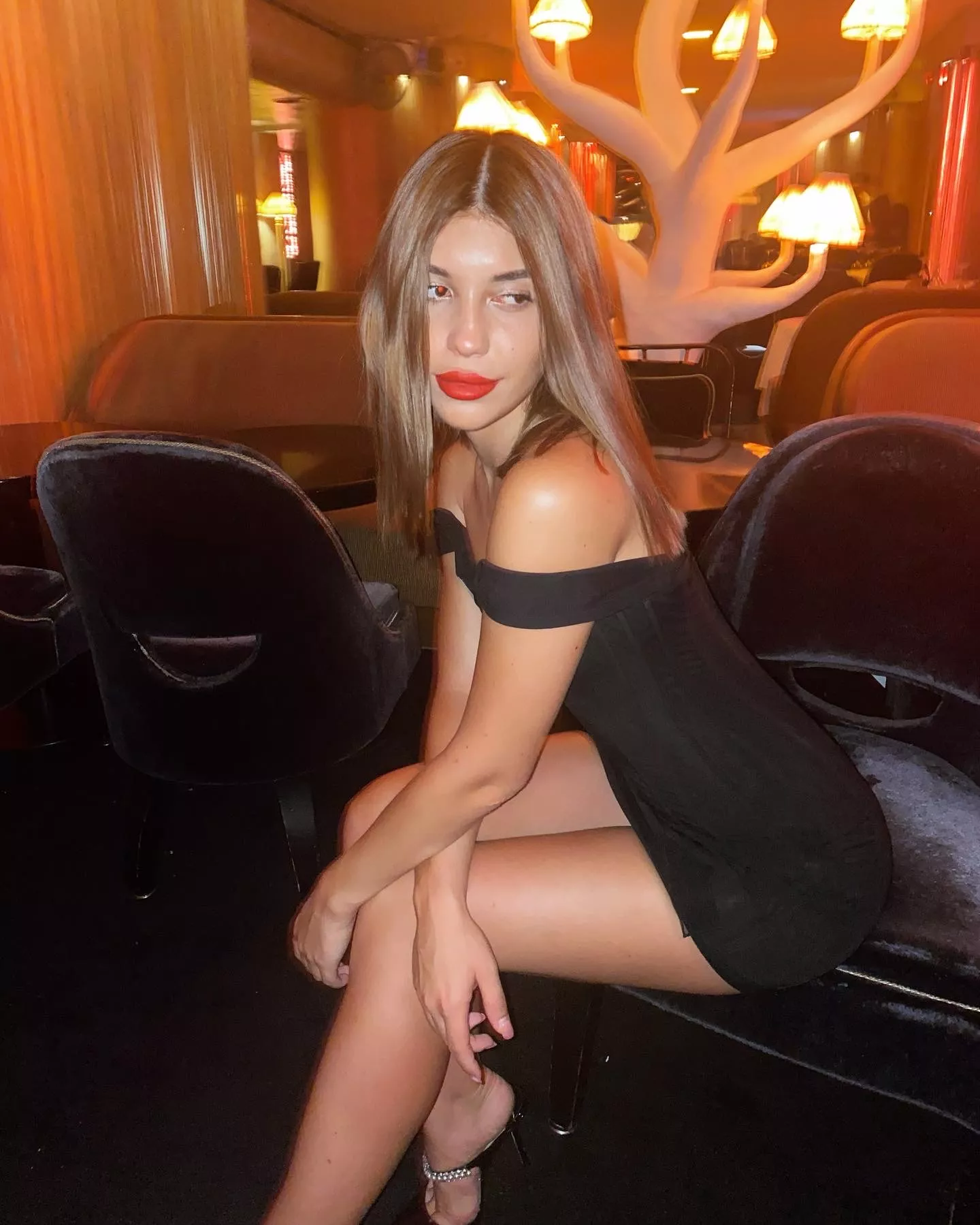 (f18) My fav dress! Curvy hips and red lips :) posted by DueLiea