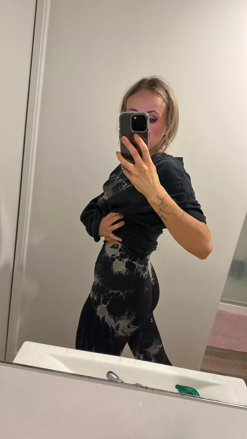 Focusing on glute gains ! by ellexoxo02