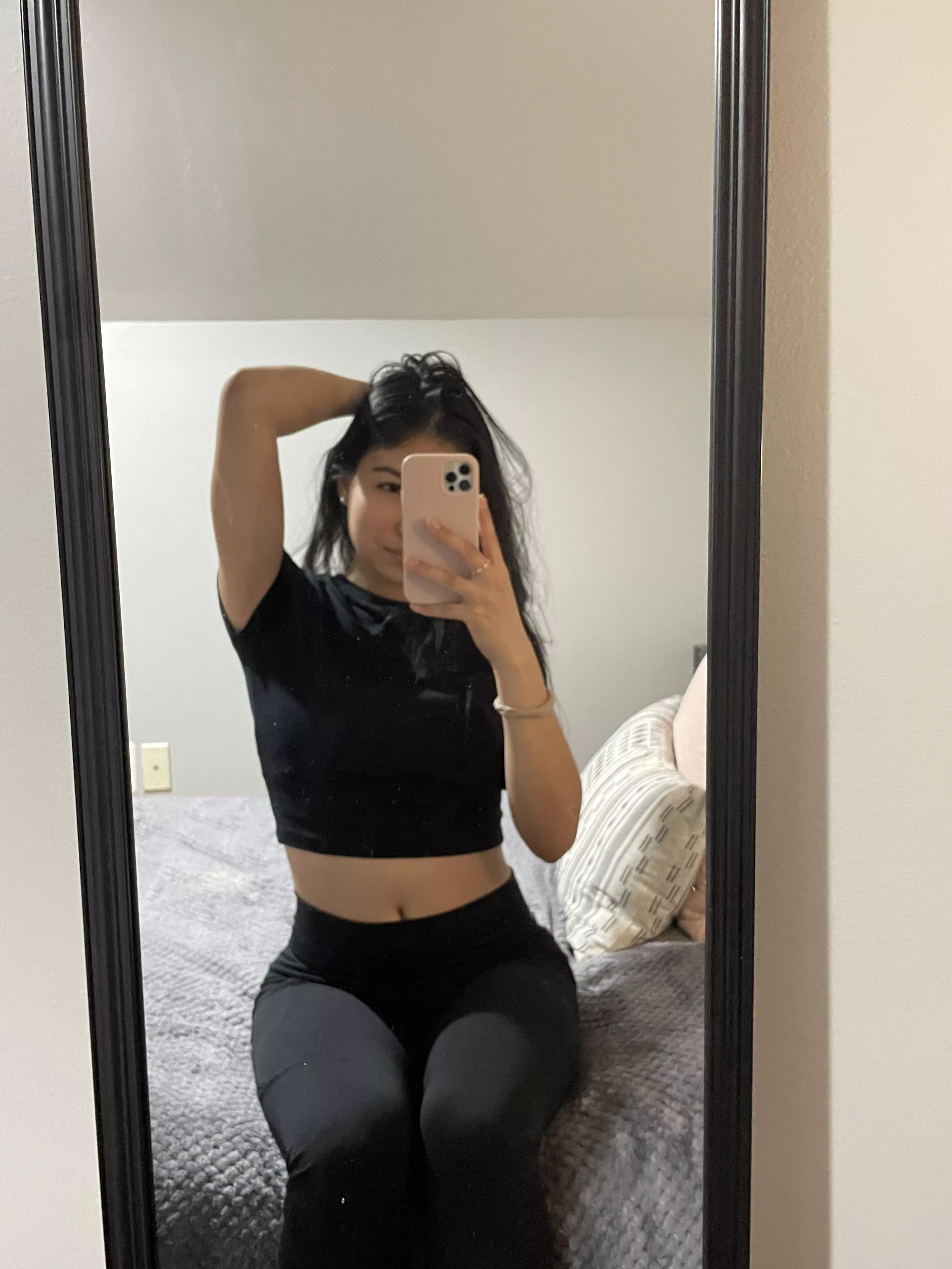 Getting ready for the gym ☺️ posted by isabelladyn