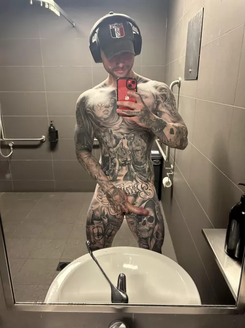 Gym bathroom 💪🏻 by Numerous-Art8792