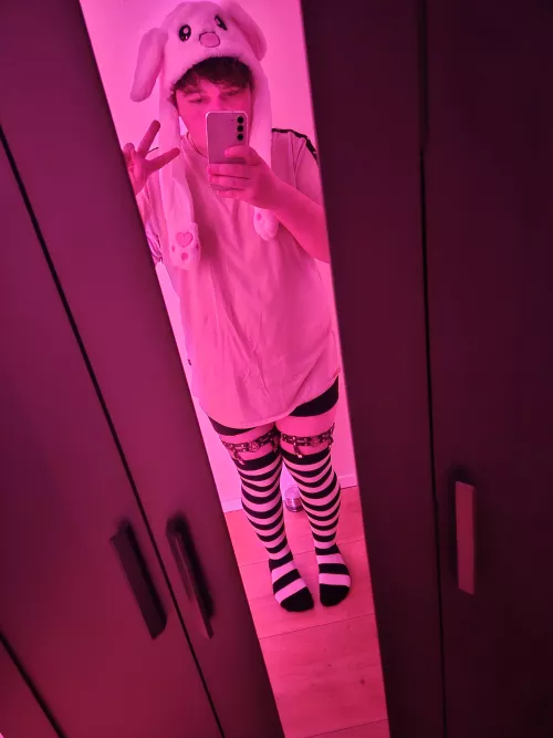 h- hey hi hewo haiiii ^w^ by caMrelliMFan