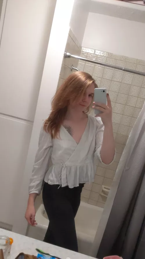 Hello everyone 👋 by CalArtsWhore