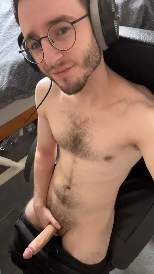 How I browse Reddit getting horny by traveese2