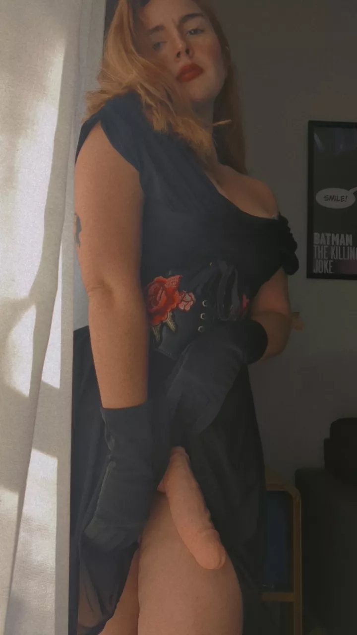 I love it when a dress is puffy enough to hide perfectly a hard on posted by MaiaRedhood