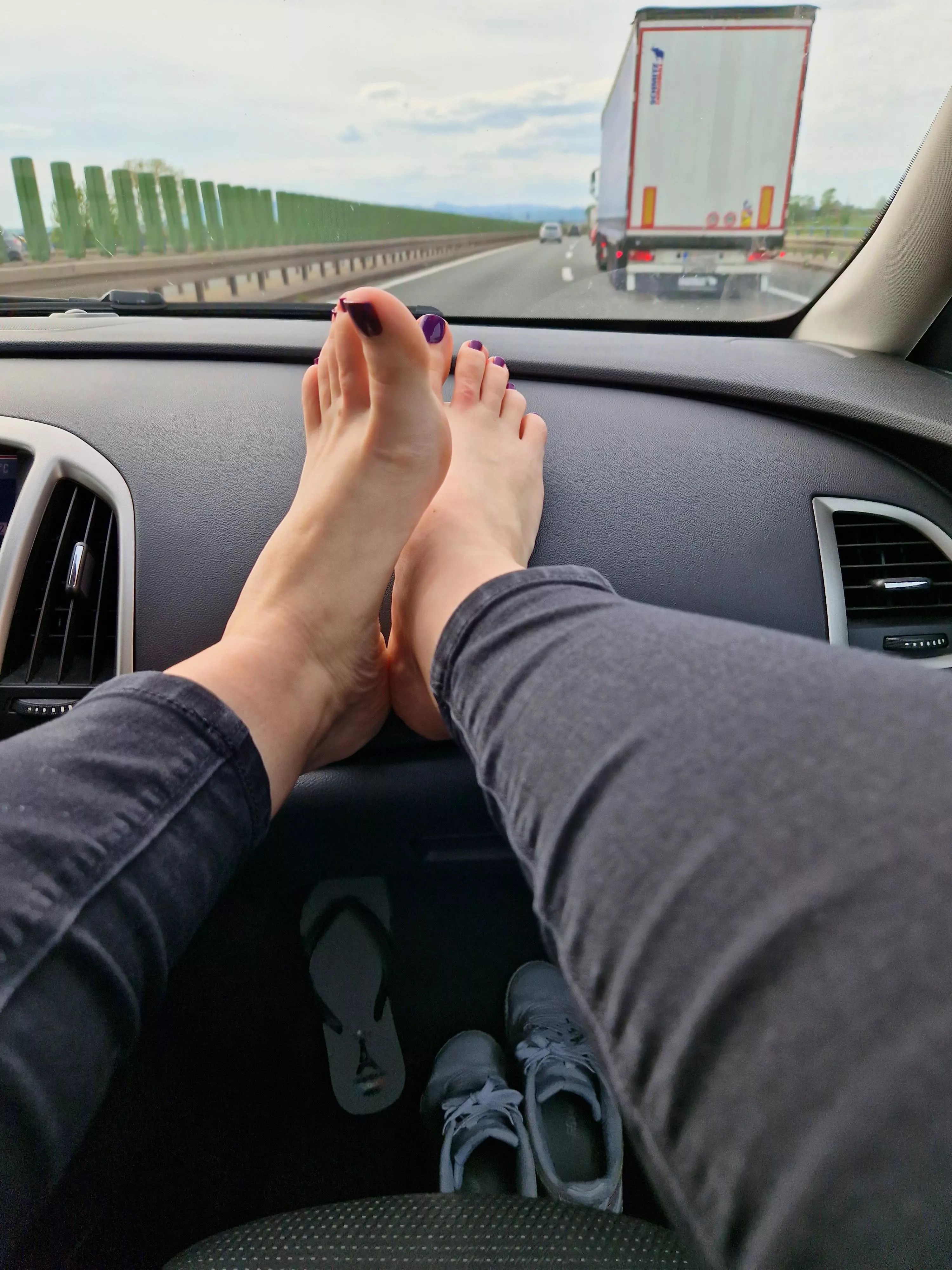 I love to have my feet on the dash! posted by Cavalieri_feet