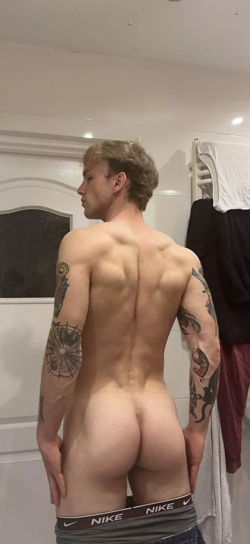 I need a hug from behind by haael12