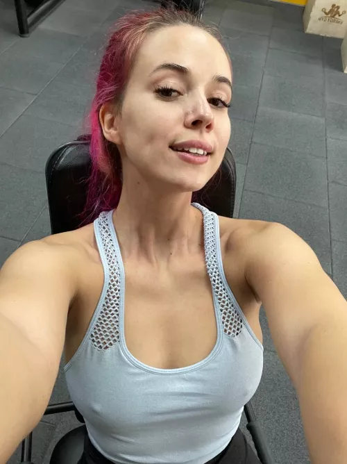 I see you like my pics from gym ;) so here's more for you by CharmingMistress