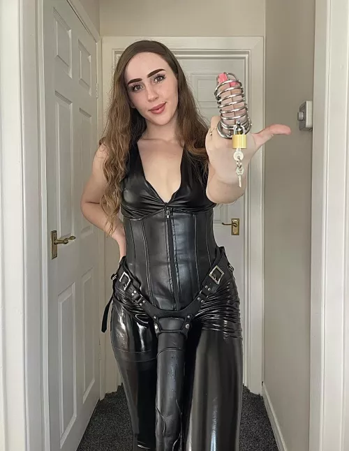 I wanna see you locked up and leaking..😈 by lola_98x