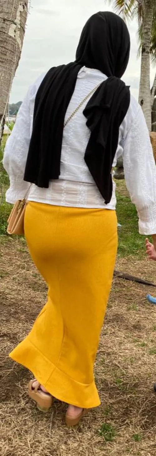 If my wife's ass can get 100 votes, her asshole pic is all yours... by AdTimely264