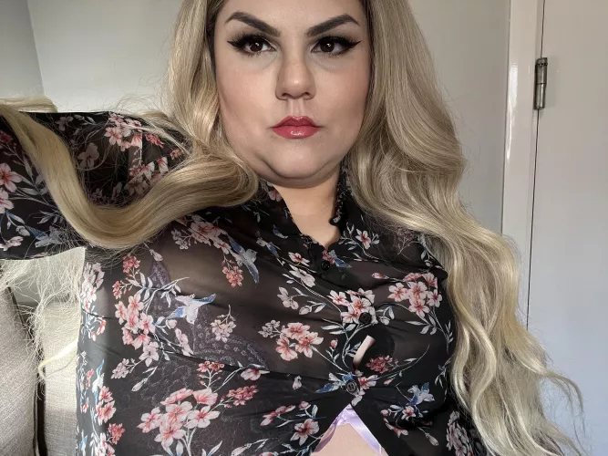 Just discovered how cute lipgloss is by ItsGeorgiaHaze