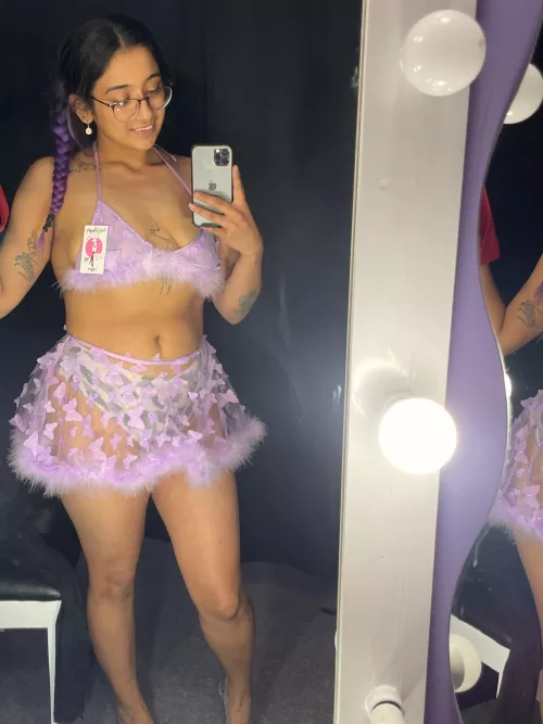 Little shopping trip with the girls…wanna help take it off(28)? by kariijuana