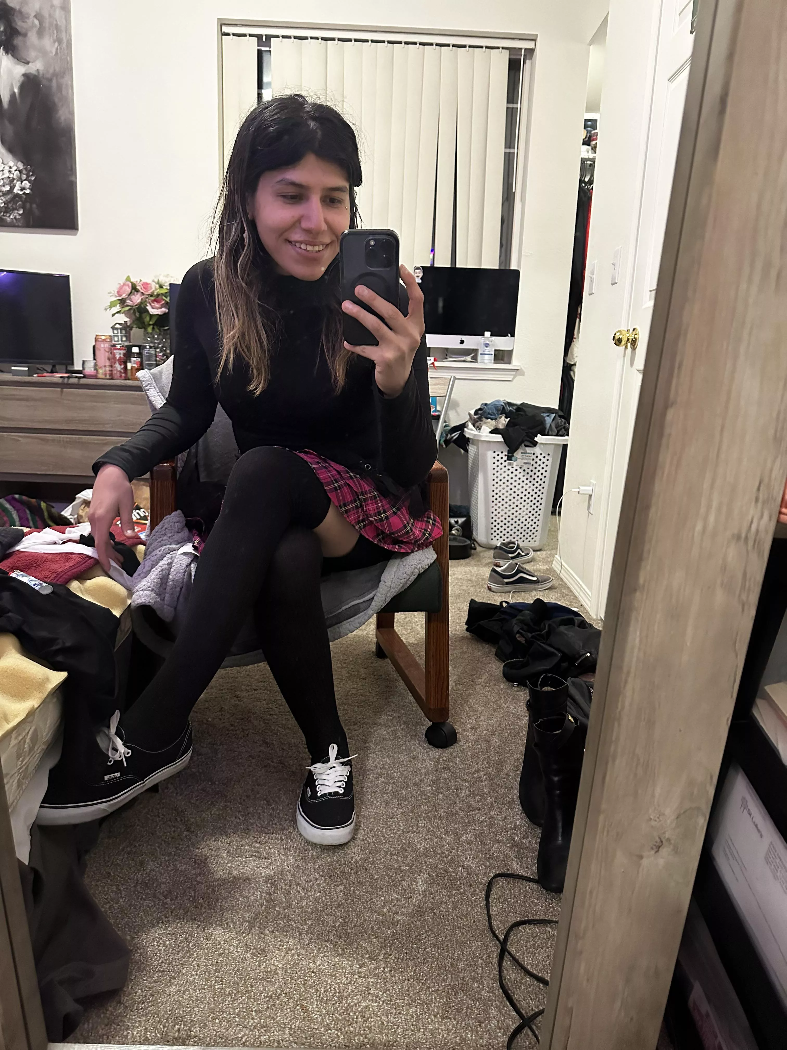 My first pair of Knee Socks 🧦 🥲🥹 posted by Satan_Gang