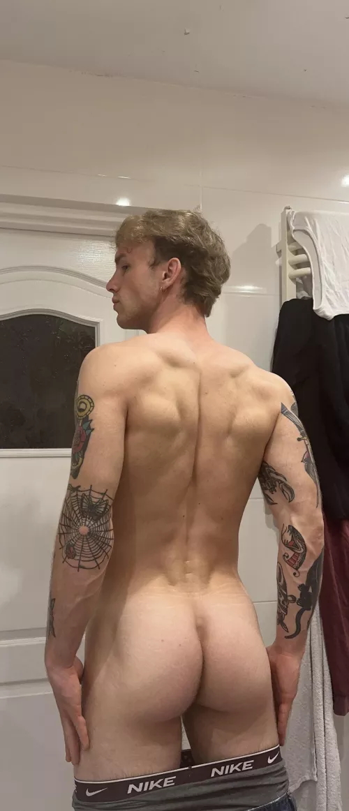 Need a hug from behind for a sec by haael12