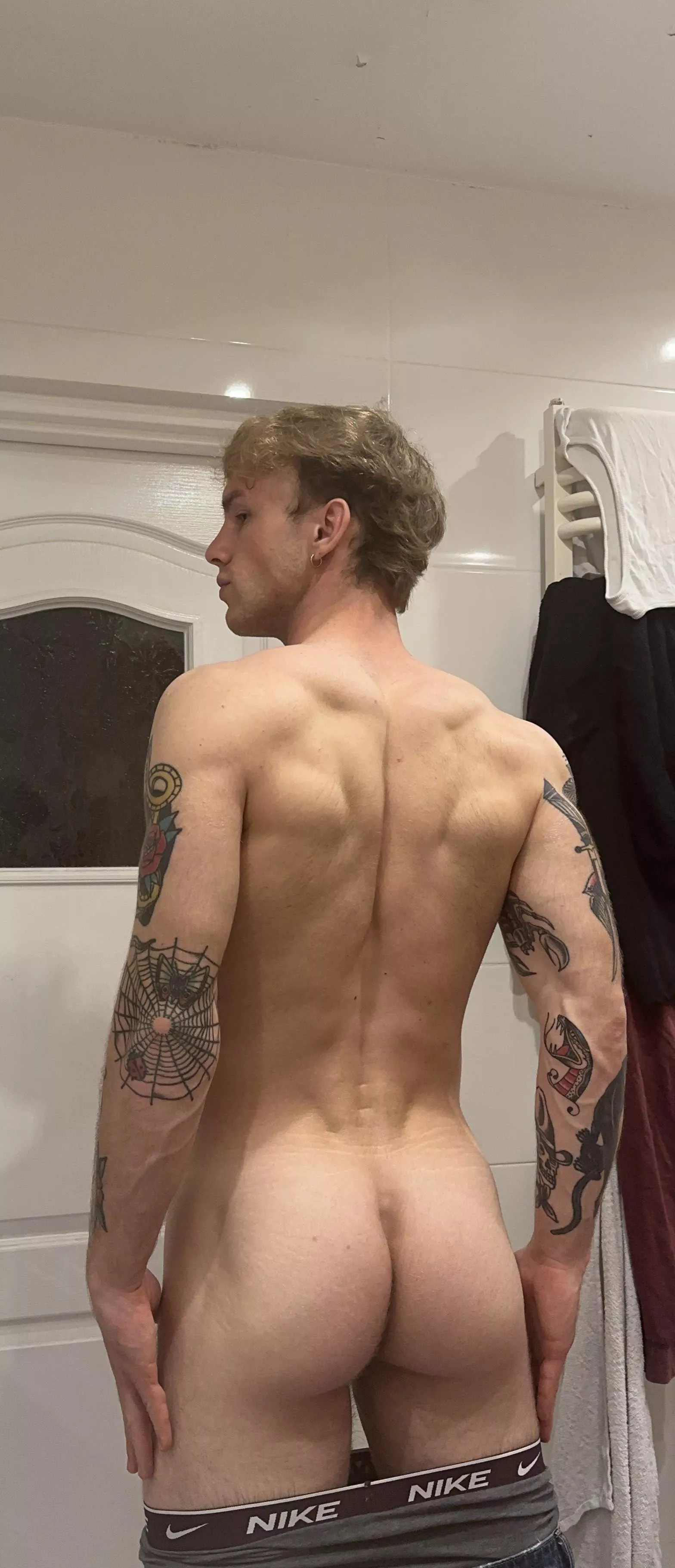 Need a hug from behind for a sec posted by haael12