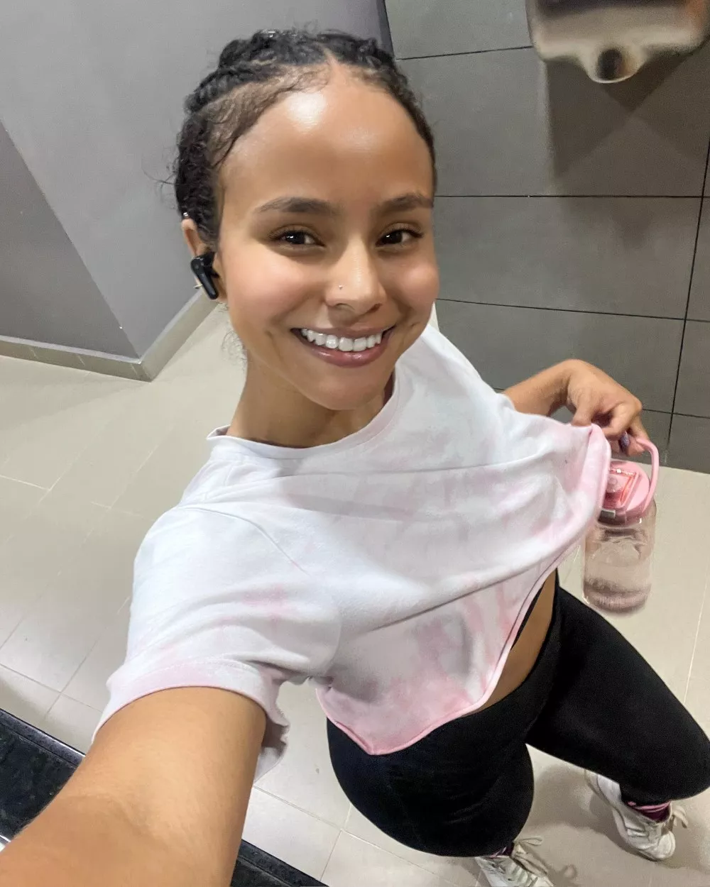 Nice workout tonight. 18y posted by ILoveSmilinggBack