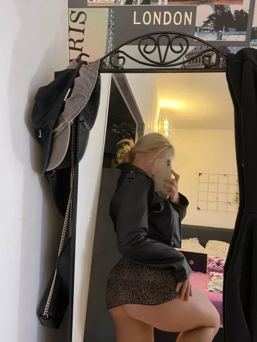 React if blondes are your favorite by shabbyprecinct