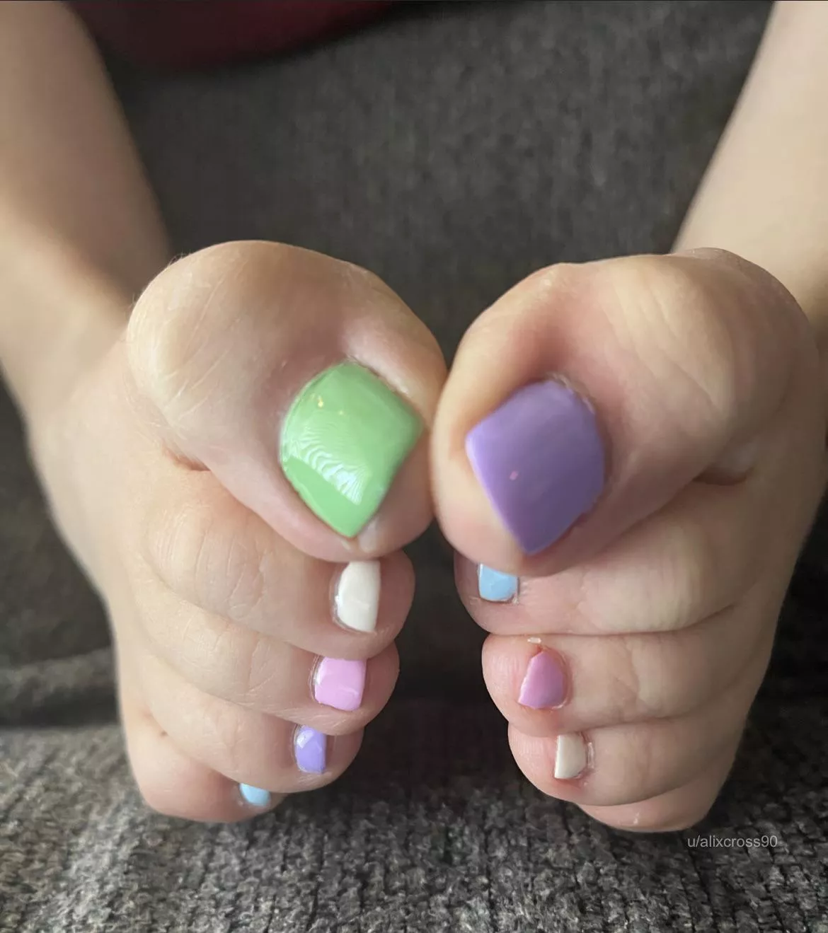 Scrunched toe kiss posted by alixcross90