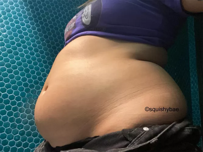 Serving you pizza belly 🍕 by squishy_bae