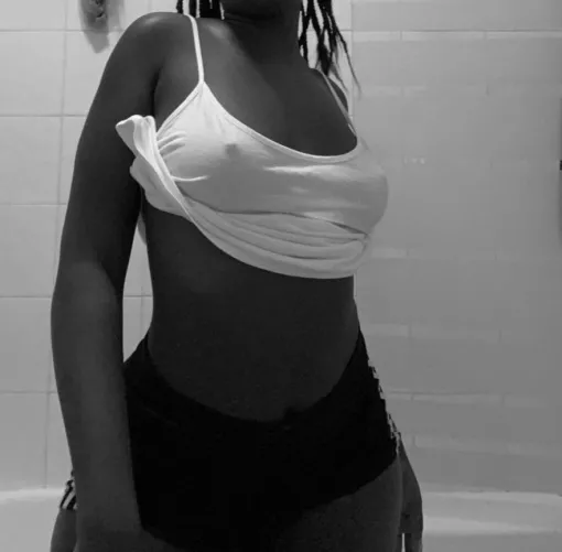 Stopped wearing bras and never looked back by lhoerah