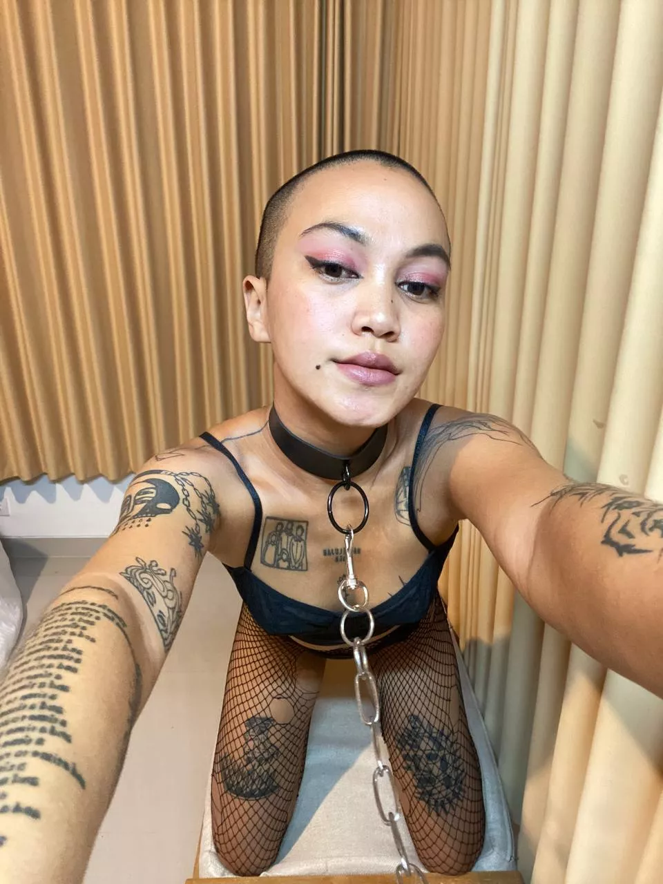 Take me by this chain and lead me to your house [F] posted by FamouslyWatchful