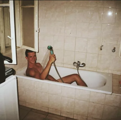 Think he might need a hand by AusMurray