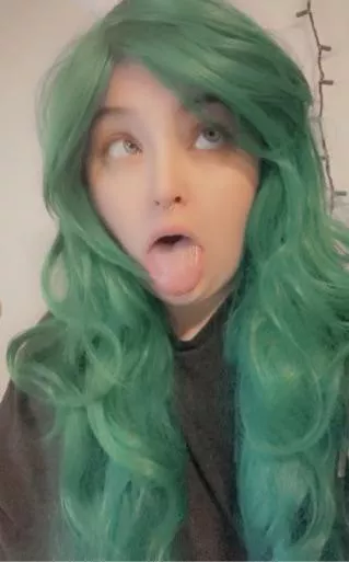 Think you could give my green hair some white streaks? 😜 posted by Mrscthulhucultist