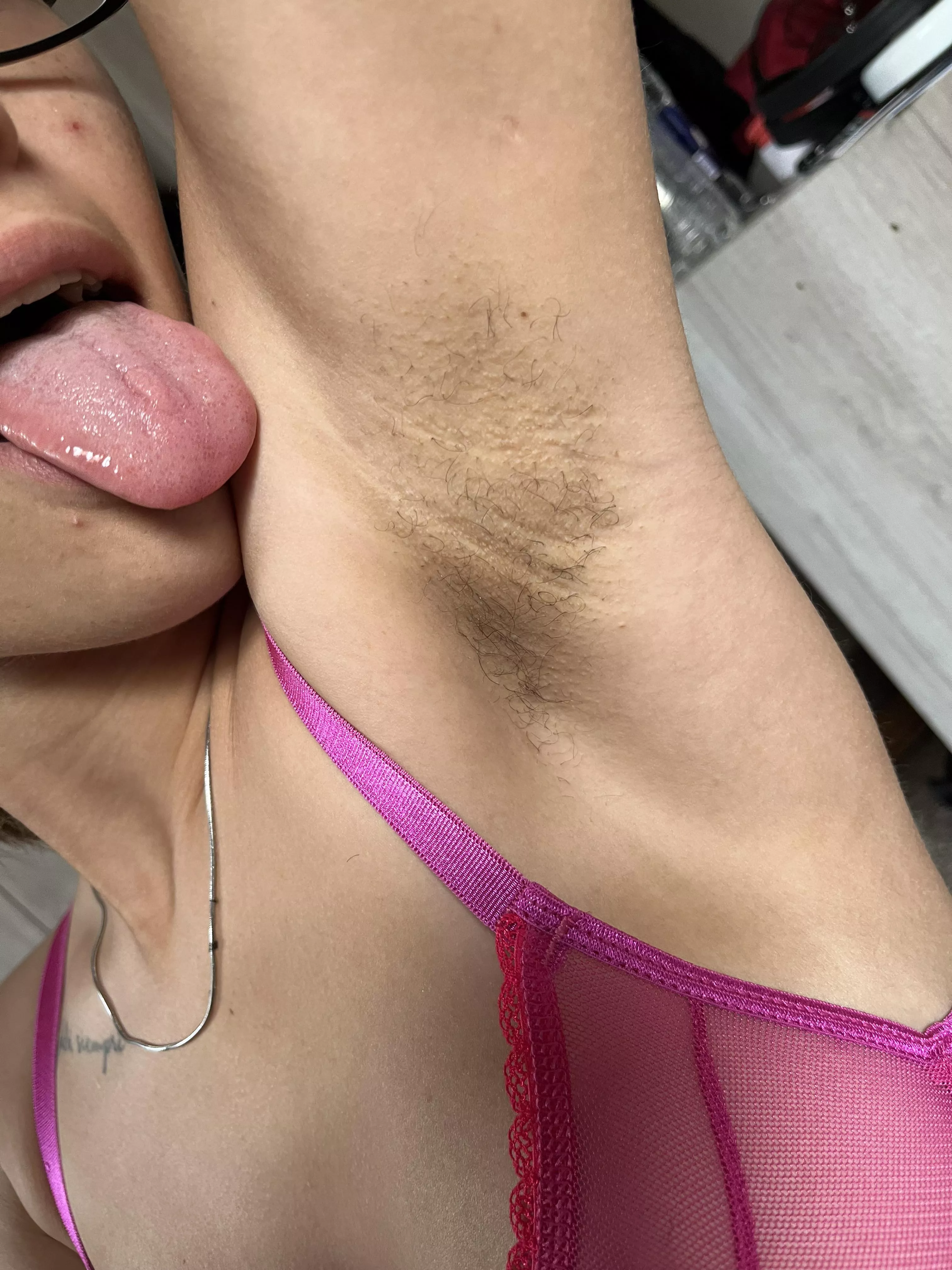 who wants to lick?? 👅 posted by Freyablom