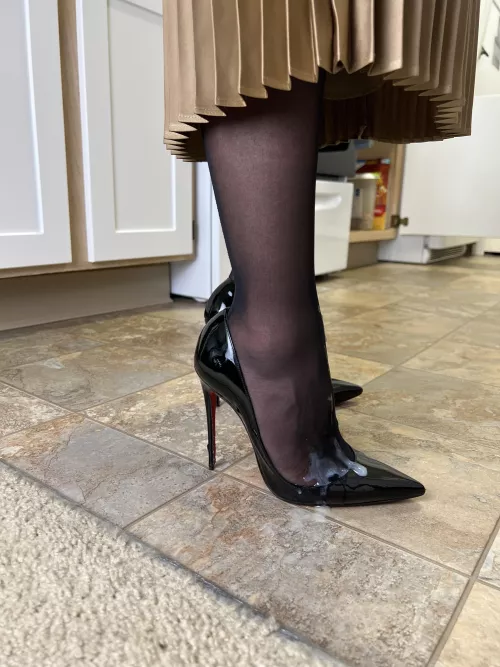 Who wants to stay after class? I’m looking for volunteers… by hergoodtimeinheels