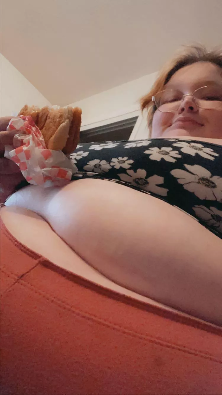 Yummy in my tummy posted by Jodiethetubbybunny