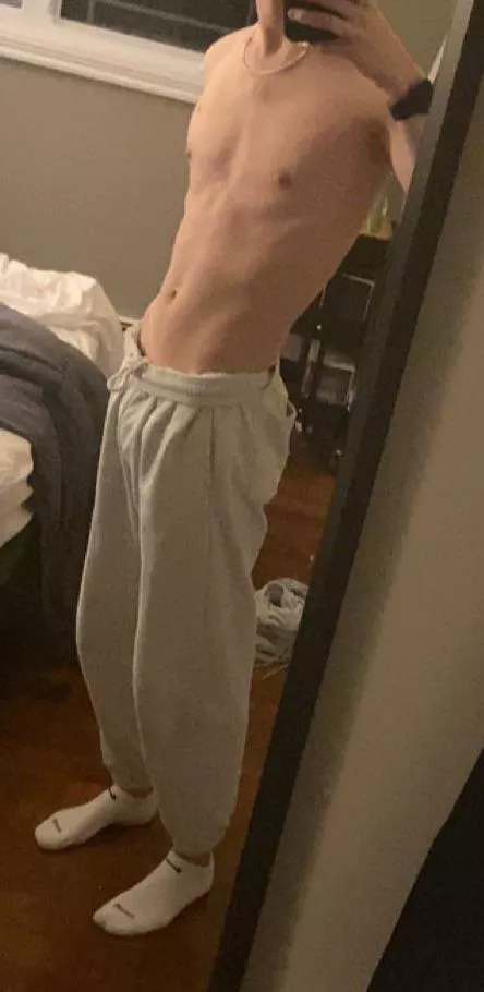 18 hmu for snap posted by Neither_Trick8327