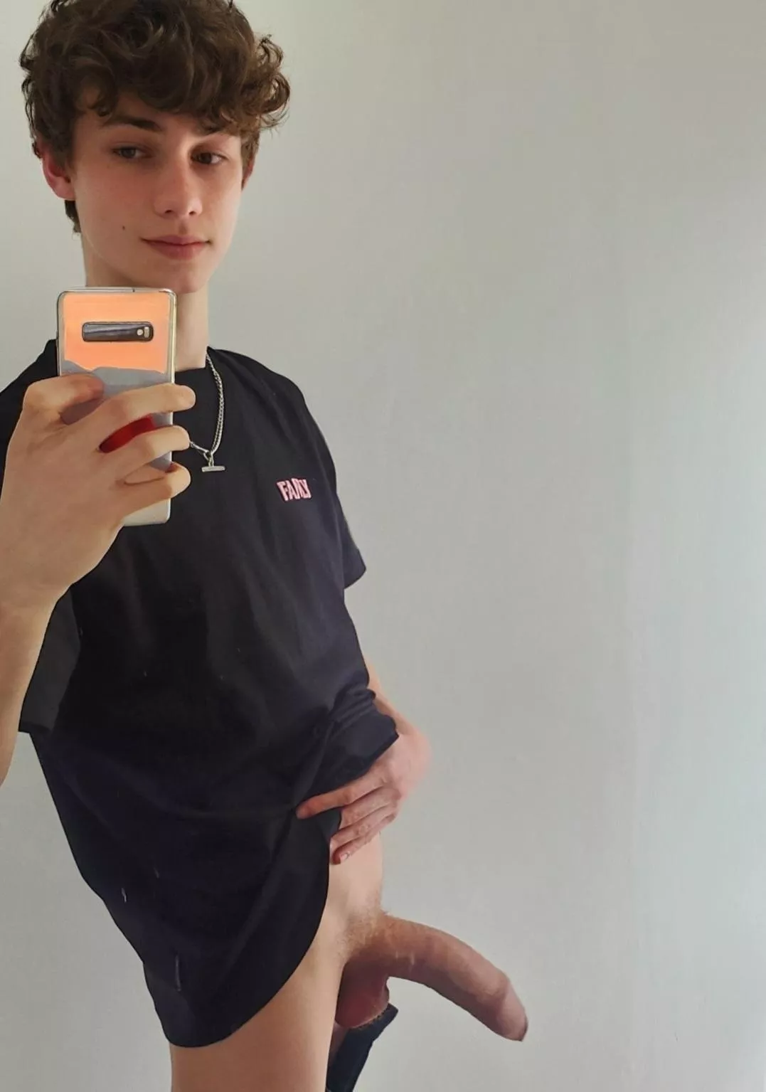 (18) young, hung, full of cum posted by SoftAsparagus5971