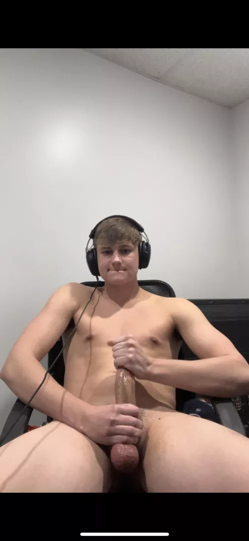 [20] My third leg by Helllboi666