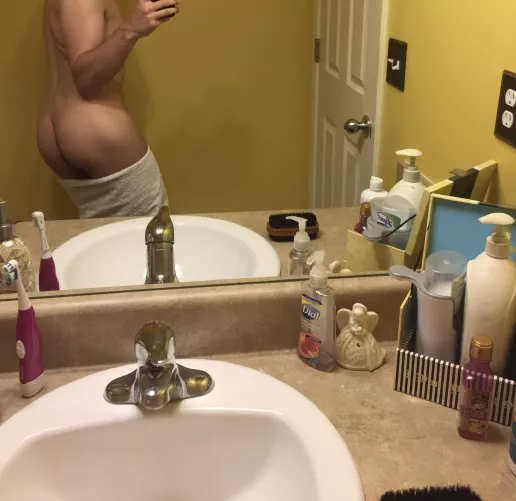 40 upvotes to see me post with full face 😜 by nickifuckedmyass