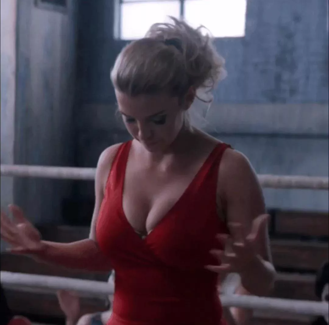 Betty Gilpin is perfect posted by momoden1