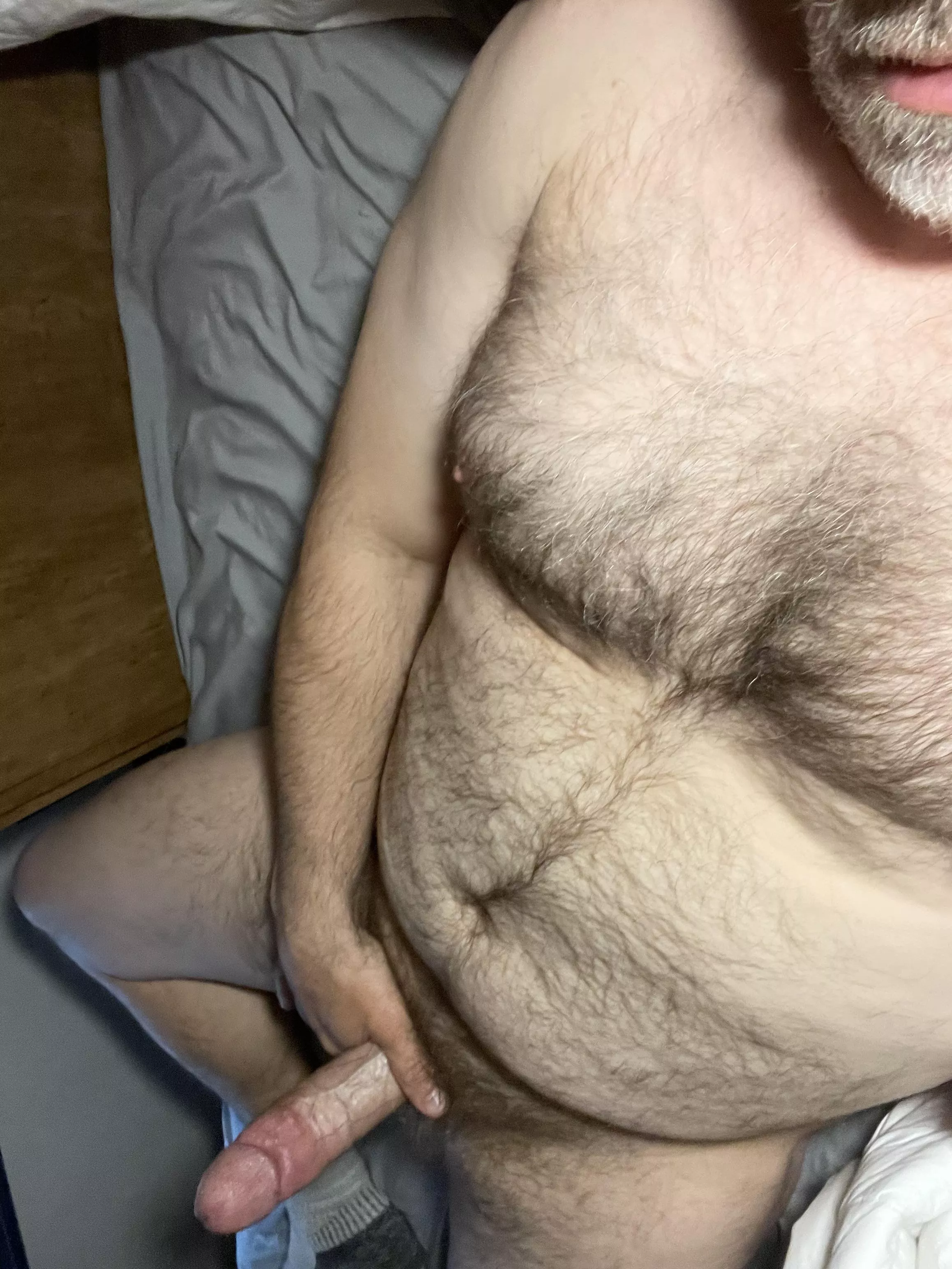 Chubby dude just hanging out looking for attention [45m] posted by bobbieveeluh