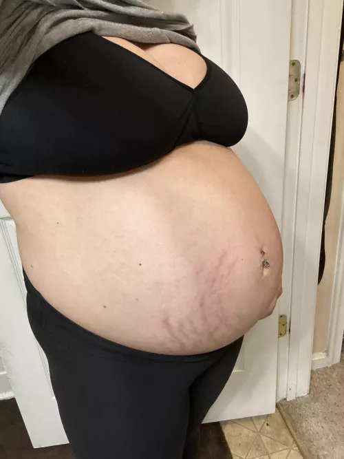 Come see what I can get in my fat pregnant pussy.. by LizziesLittleLife