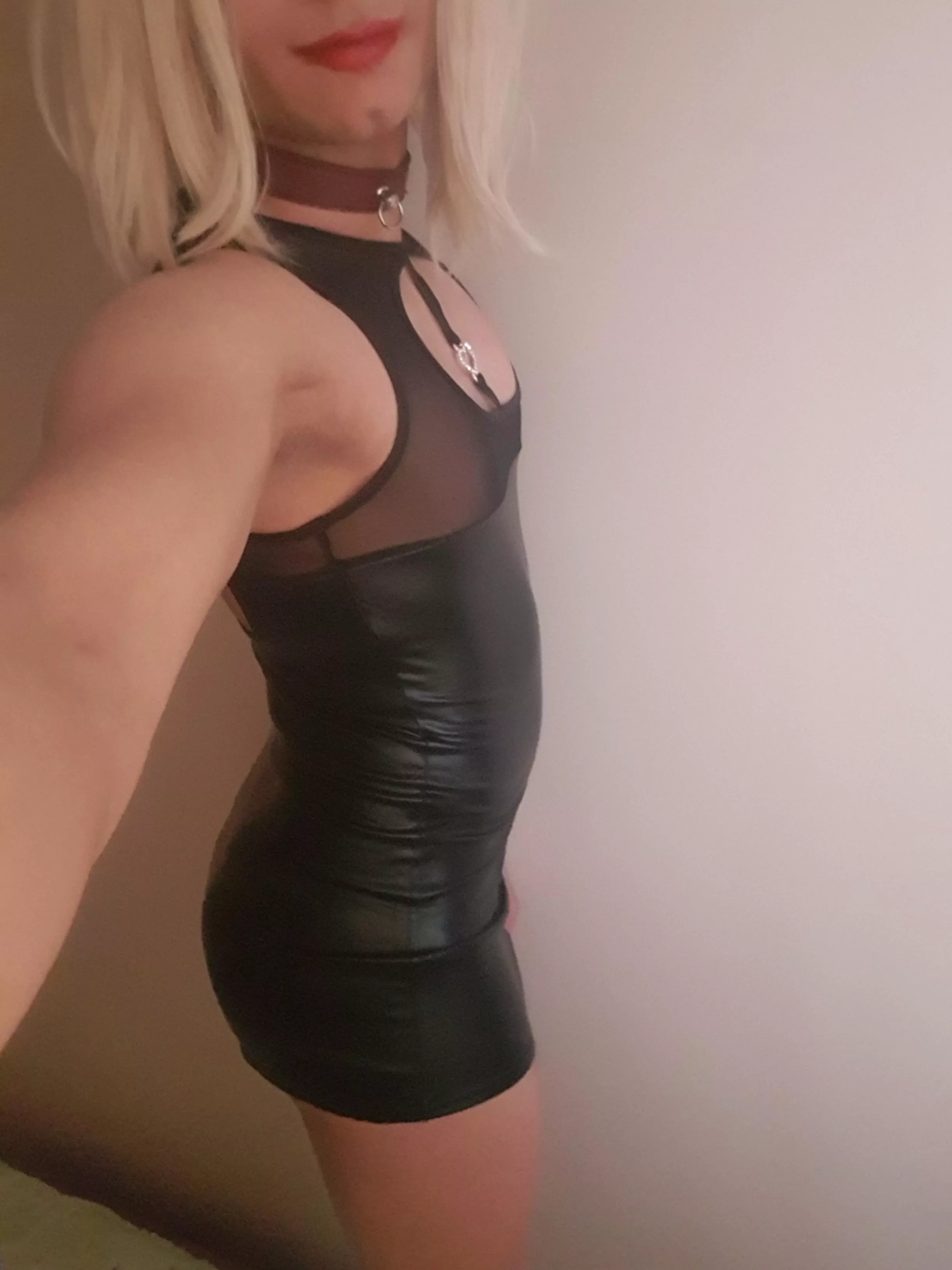 Do I look good in this outfit? posted by girlieclittysissy