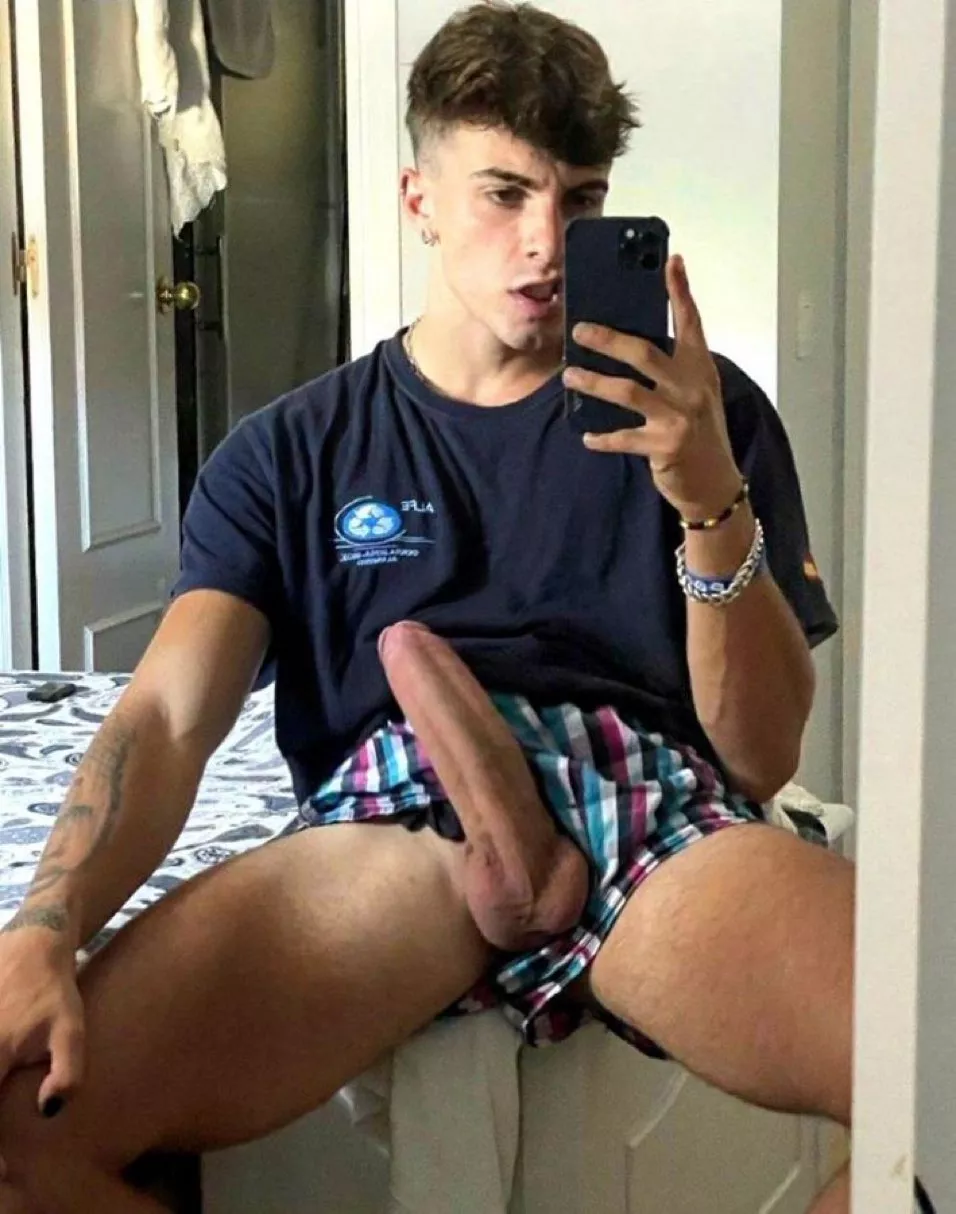 Does anyone know who this is? So fucking hungggg posted by Skurge149