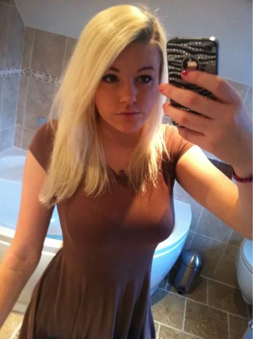 Dress selfie posted by Low_Ideal_5705