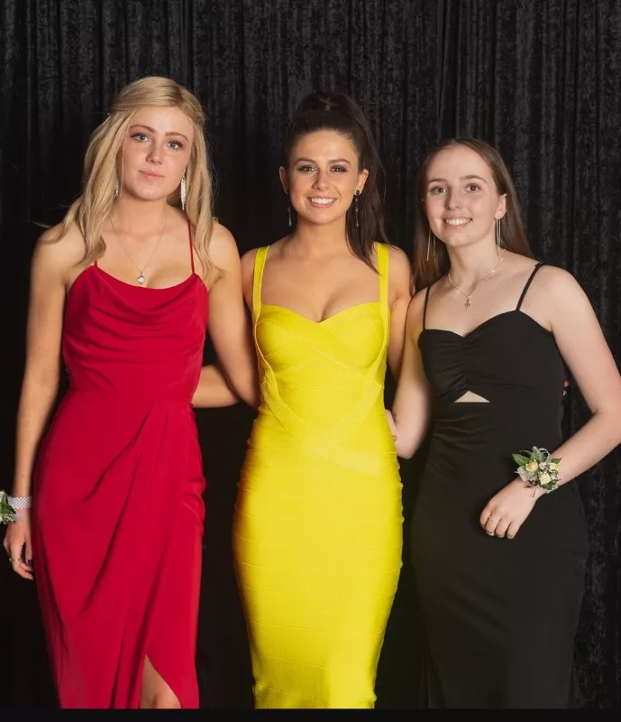 🔴🟡⚫ dresses posted by Chaturbater1