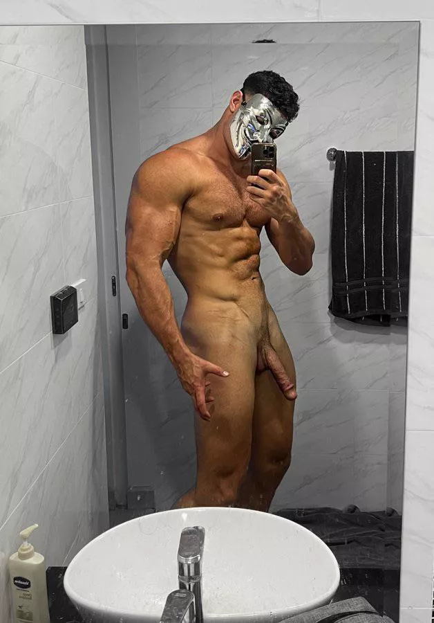 Ever seen a 6’8 hunks cock? posted by TheMaskedGiant