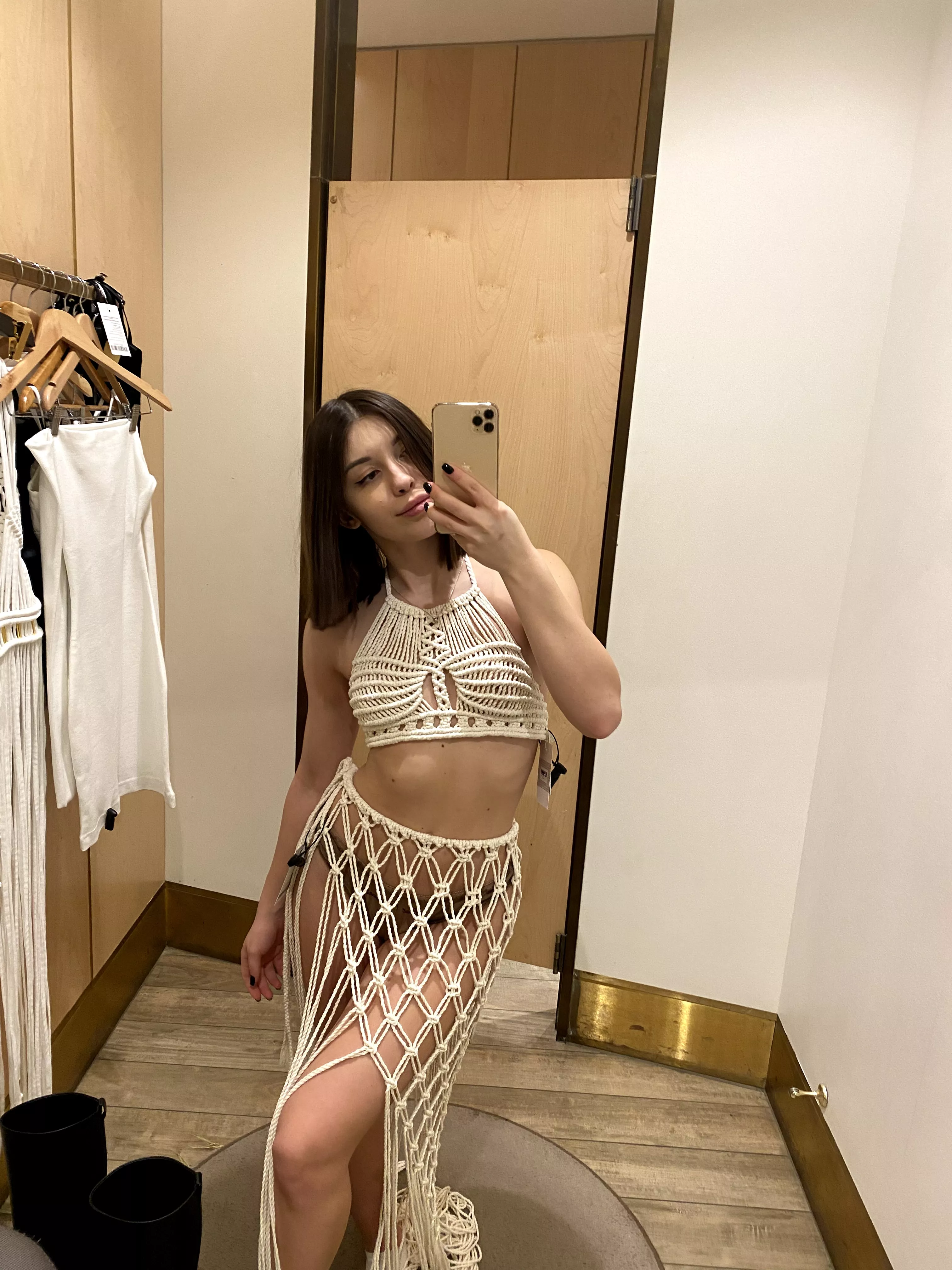 (f18) Not sure if this beach dress is tight enough 😅 posted by DueLiea