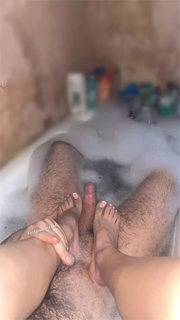 Fj In the bath all wet and slippery 😏🤪💦 posted by footgoddessxoxo