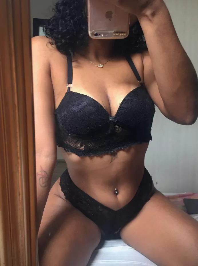 Hola papi, I can see you can't resist a hot Latina like me😋 posted by HeadlongAmerce13