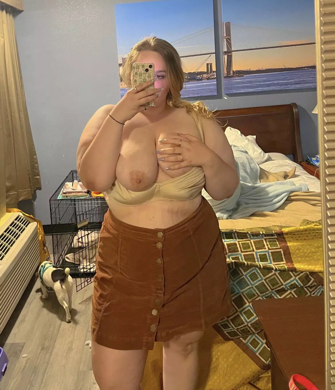 horny & waiting for you in the hotel room🤭 posted by switchitupkayla