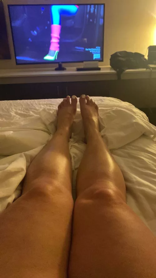 I love my wife’s sexy legs 😋 by duder777