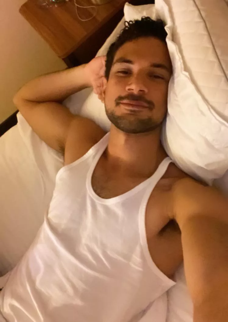 I need help getting out of bed hahaha who here is a morning person? posted by Bebetopereirardella